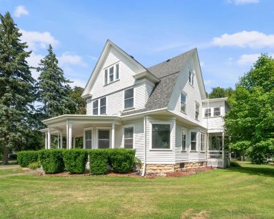 4 Bedroom 2BA 2600 ft Single Family House For Sale in Somonauk, IL