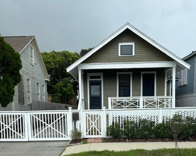 2 Bedroom 1BA Apartment For Rent in Galveston, TX