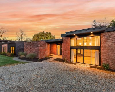 5 Bedroom 3BA 3858 ft Single Family House For Sale in Allison Park, PA