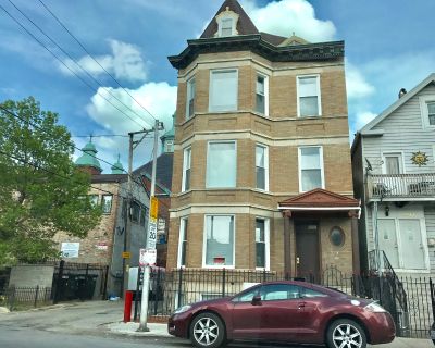 4 Bedroom 1BA 1700 ft Apartment For Rent in Chicago, IL