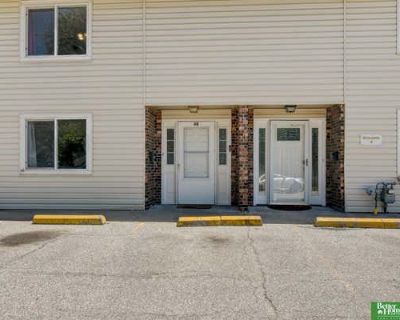 2 Bedroom 2BA 1682 ft Condominium For Sale in PAPILLION, NE