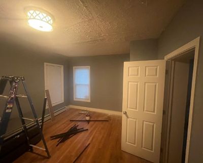 Available on: now. Unfurnished. Students welcome * 40+ years welcome. This room is a freshly painted ready for move in on a 1st floor unit. It has electric appliances in a quiet area of Holyoke.. Rent $750 per month Bills Not included Security deposit $800 Property type House Room furnishing Unfurnished Preferred gender Males Available on Now. 2 middle aged men that stay to themselves and minim...