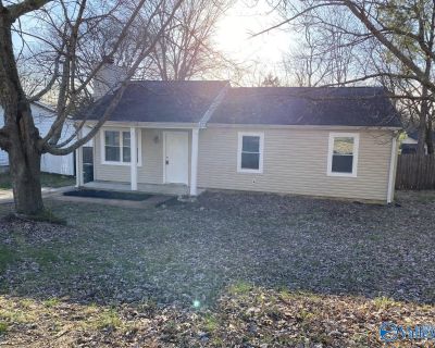 3 Bedroom 1BA 923 ft Apartment For Rent in Huntsville, AL