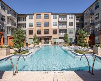 2 Bedroom 2BA 1602 ft Mid/Hi-Rise Condominium For Rent in Stafford, TX