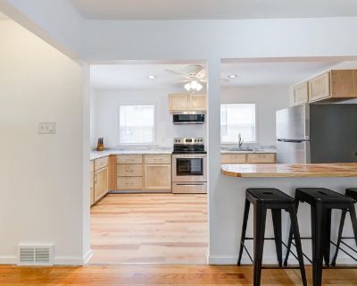 Deposit: $180.00 * Utilities included?: Yes * Fees apply?: Yes. References are not required. Non-smoking. Furnishings: Furnished * Disabled access: * Living room: shared. Availability Available Now Minimum term 1 month Maximum term None. Private furnished room for rent. Enjoy living in this comfortable home, decorated with modern touches while providing the basic necessities. All that s missing...