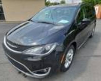 2017 Chrysler Pacifica PASSENGER VAN