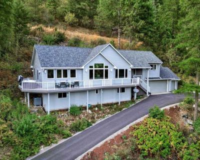 3 Bedroom 3BA 3064 ft Single Family Home For Sale in SANDPOINT, ID
