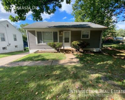 2 Bedroom 1BA 792 ft Pet-Friendly Single-family home For Rent in Calverton Park, MO