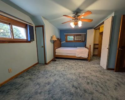 Pet friendly $950 per month room to rent in Raritan Manor