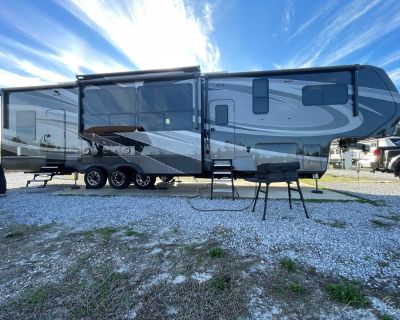 2021 Grand Design Momentum 397TH Fifth Wheel Toy Hauler