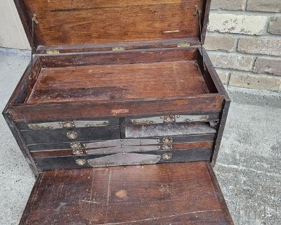 VINTAGE WOODEN TOOL CHEST