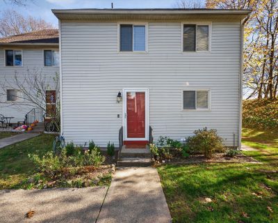 3 Bedroom 1BA 1584 ft Condo For Sale in Cromwell, CT