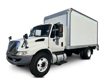 2016 International 4300 LP Box Truck - Straight Truck CLASS 6 (GVW 19501 - 26000)
