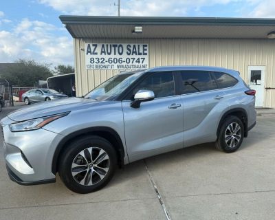 2023 Toyota Highlander XLE Sport Utility 4D