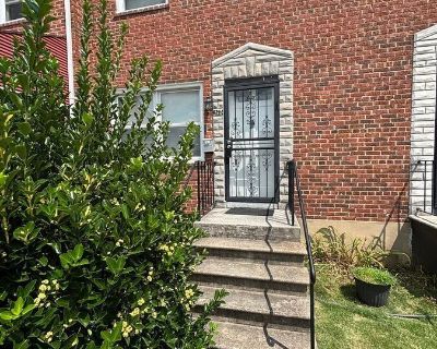 3 Bedroom 1BA 1120 ft Pet-Friendly Single-family home For Rent in Baltimore, MD