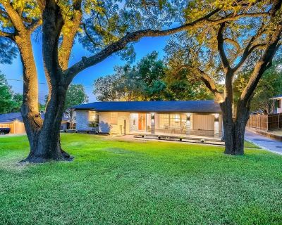 Unfurnished Room for Rent - Embrace Active Living Near White Rock Lake!