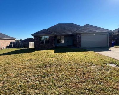 3 Bed 2 Bath Home. Suburban and bike-friendly, you'll love Conway's mild winters and charming historic downtown. Dishwasher Garage Walk in closets Extra storage Carpet Refrigerator Unit Amenities carpet dishwasher extra storage refrigerator walk in closets Property Amenities parking garage. 3 Bedroom. 2 Bathroom. 1134 ft