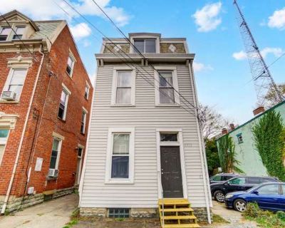 4 Bedroom 1BA 1827 ft Pet-Friendly Apartment For Rent in Cincinnati, OH