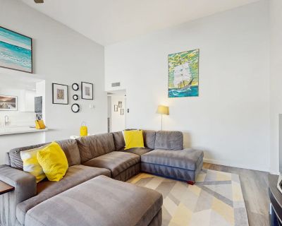 2 Bedroom 1BA Pet-Friendly Condo Vacation Rental in Tempe Dream, Tempe, AZ