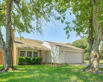 Private room with shared bathroom in an apartment with 1 roomie