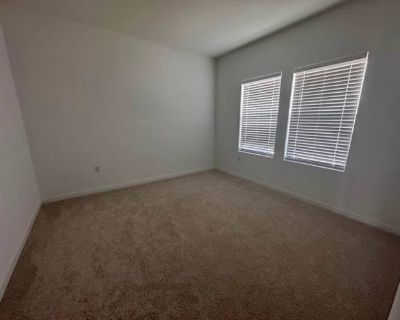Private room with shared bathroom in a House, Rosamond, CA 93560