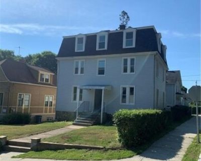 1 Farnsworth St Apt 2. Location Location Location!! Walking distance to Coast Guard Academy and Connecticut College. Easy access to interstates 95 and 395, Electric Boat, Pfizer and Millstone. Beautiful 3 Bedroom 2 Bath apartment has a large living area and spacious bedrooms. Washer and Dryer provided in unit. This building has recently been renovated. This is a non-smoking, NO Pets allowed bui...