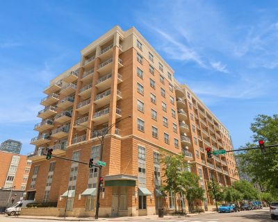 2 Bedroom 2BA 1366 ft Condo For Sale in Chicago, IL