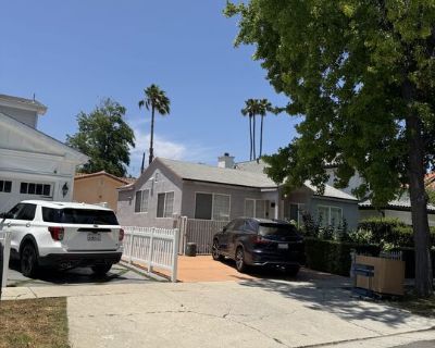 1 Bedroom 2500 ft Studio For Sale in Sherman Oaks, CA