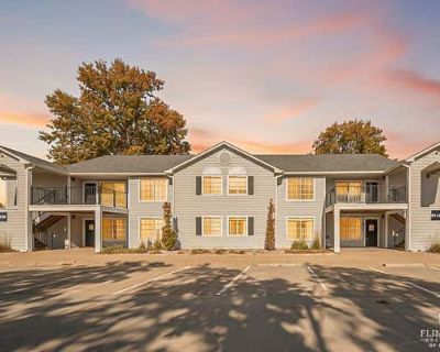 4 Bedroom 2BA 1120 ft Furnished Condominium For Sale in MANHATTAN, KS