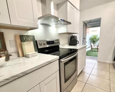 2 Bedroom 1BA 800 ft House For Rent in Deerfield Beach, FL