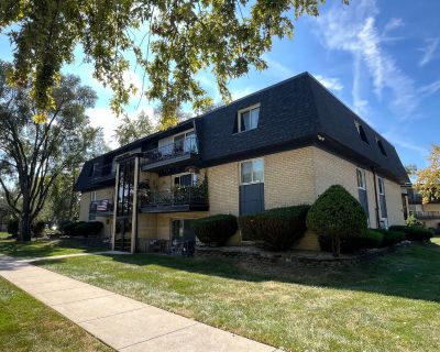 2 Bedroom 1BA 1000 ft Condo For Sale in Palos Hills, IL