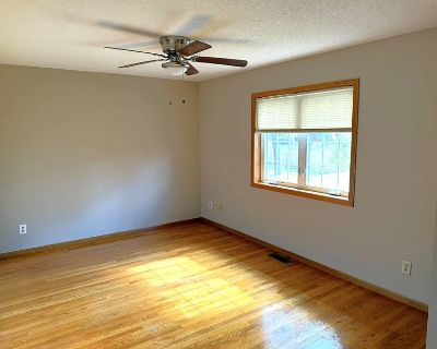 Pet friendly $850 per month room to rent in West Coon Rapids