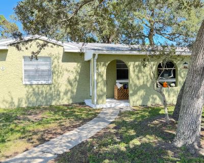 2 Bedroom 1BA 700 ft Apartment For Rent in Ormond Beach, FL