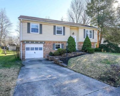 4512 Lantern Place. Property for Rent in Alexandria, VA for $4,200 with 4 bedrooms and 3 full baths. This 1,630 square foot property was built in 1977 on a lot size of 0.2.. Property is available 01 January 2026 (tenant occupied). Thank you for clicking on this beautiful 4 bedroom/3 bathroom split foyer home with one car garage. Hardwood flooring throughout the main level. Kitchen with newer st...
