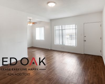 Magnificent Bright and Sunny Remodeled One Bedroom With Stainless Steel Appliances, TONS of Natural Light, Custom Built In&apos;s, On-Site Laundry, and PARKING INCLUDED In Prime Mid-City!