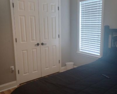 Private room with own bathroom in a House, Sulphur, LA 70663