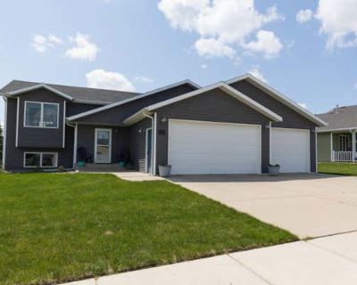4 Bedroom 3BA 2239 ft Single Family Home For Sale in BISMARCK, ND