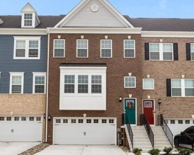 253 Swing Arc Ct. Brand New Luxury Rental never been lived in!! If living in a home with golf course views sounds like your ideal lifestyle, this one's for you!! This stunning newly constructed home offers over 3,000 sq ft of luxury living across all 4 finished levels. Featuring 4 bedrooms, 3 full baths and 2 half baths, this spacious design includes a top-floor loft that's perfect as a bonus r...