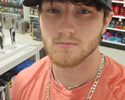 Austin - Needs an Apartment on iROOMit or a Room