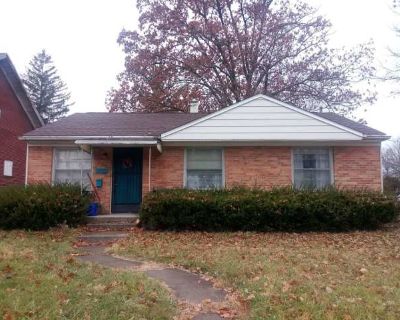 3 Bedroom 1BA 936 ft Pet-Friendly Apartment For Rent in Muncie, IN