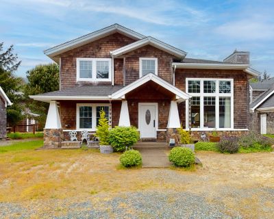 3 Bedroom 2BA House Vacation Rental in Rockaway Charm, Rockaway Beach, OR