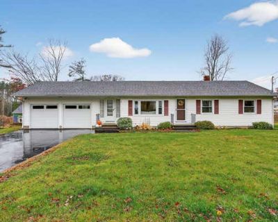 3 Bedroom 1BA 1092 ft Single Family Home For Sale in TOPSHAM, ME