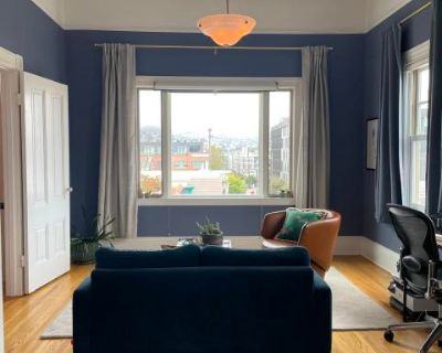 1902 Edwardian Flat on the Top Floor with lots of Bay Windows and Eclectic Interior Design, SAN FRANCISCO, CA
