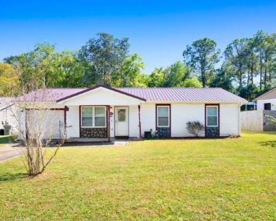 3 Bedroom 1.5BA 960 ft Apartment For Rent in Bellview, FL