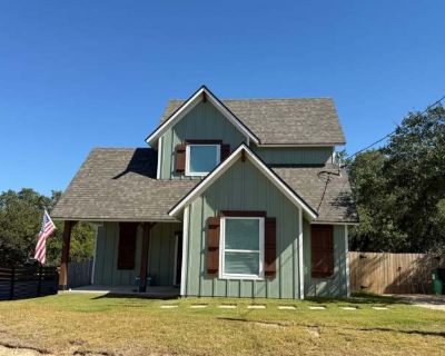 3 Bedroom 2.5BA 1758 ft Pet-Friendly Apartment For Rent in Canyon Lake, TX