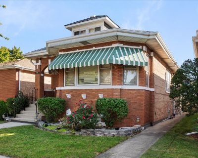 4 Bedroom 3BA Single Family House For Sale in Chicago, IL