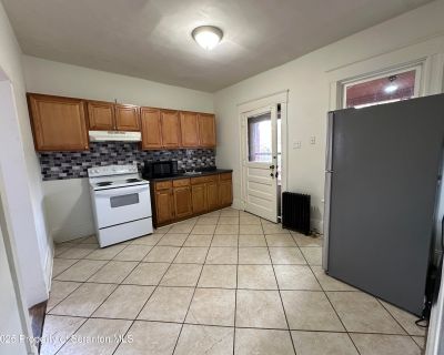 568 Main Street. Property for Rent in Edwardsville, PA for $1,200 with 3 bedrooms and 1 full bath. This 850 square foot property was built in 1950.. This spacious apartment offers comfortable living in a quiet and convenient location in Edwardsville. Ideal for families or roommates looking for a place to call home. 568 Main St Apt 5, Edwardsville, PA Rent: $1,300/month Bedrooms: 3 Bathroom: 1 S...