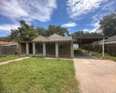 4 Bedroom 2BA 1290 ft Pet-Friendly Apartment For Rent in Wichita, KS