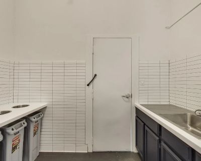 706 Kearny St. **Private Room in Shared Home in the Heart of San Francisco Welcome to 706 Kearny St perfectly located in the vibrant heart of San Francisco! This is a private room in a shared living space, offering a comfortable and affordable way to live in one of the city's most exciting neighborhoods. You'll have your own private room while sharing a clean, well-maintained kitchen and bathro...