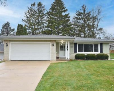 3 Bedroom 2BA 1471 ft Single Family Home For Sale in SOUTH MILWAUKEE, WI